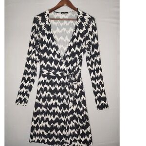 TART Collections Black & White Faux Wrap Stretch Dress Size Med Soft Comfy‎
